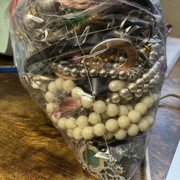 Mixed jewelry Craft/broken/junk bag - 5lb - Picture 2 of 7